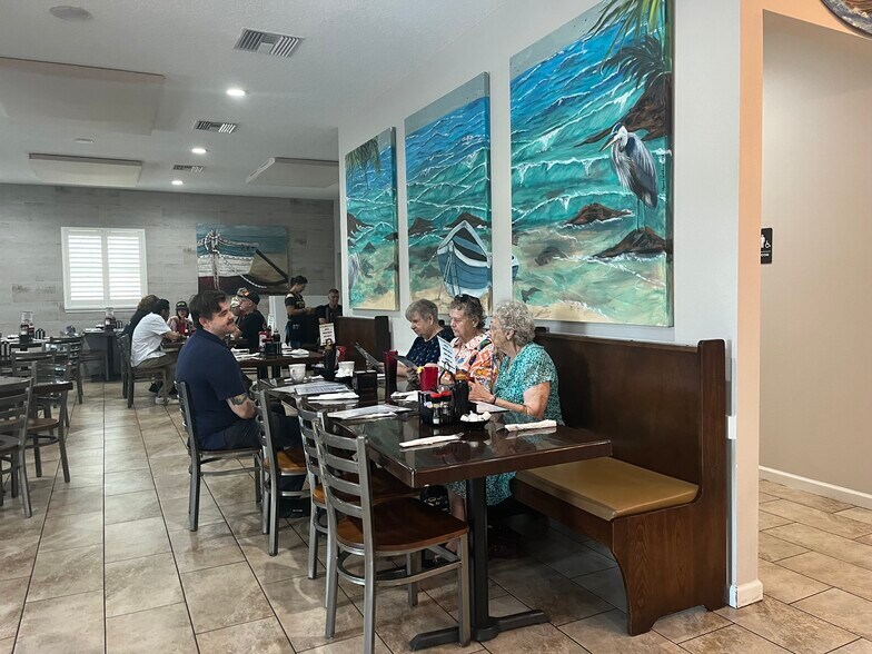 More Photos Of 165 N Yonge St, Ormond Beach Freestanding For Sale