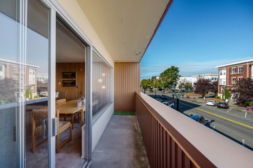 More Photos Of 2510-2512 Colby Ave, Everett Storefront Retail Office For Sale