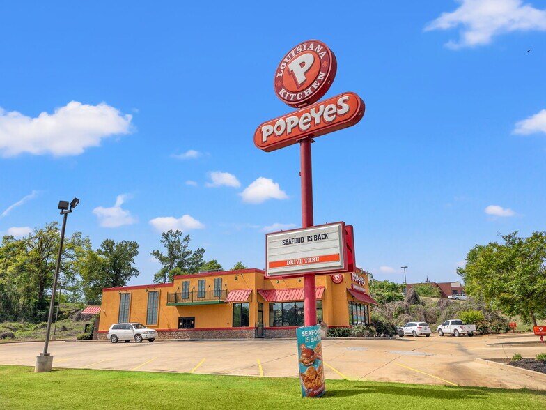 More Photos Of 110 State Highway 30 W, New Albany Restaurant For Sale