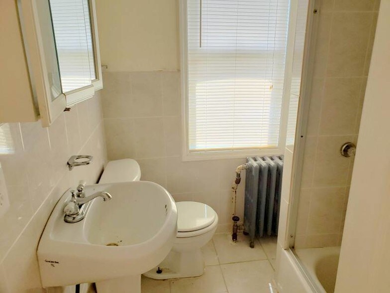 More Photos Of 2477 State Route 57, Stewartsville Storefront Retail Residential For Lease