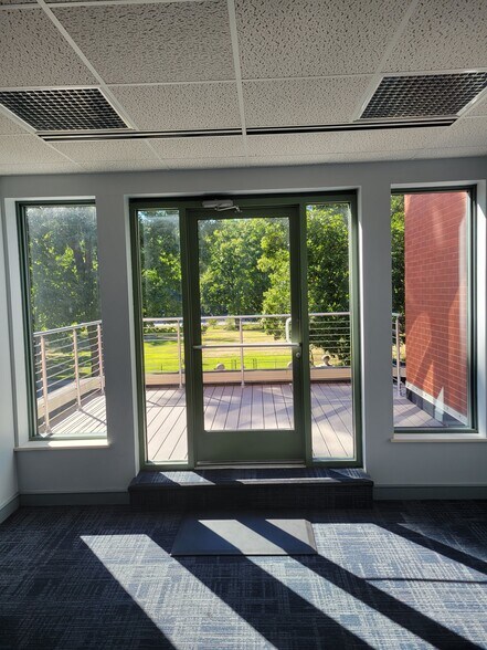 More Photos Of 333 Church St, Naugatuck Office For Lease