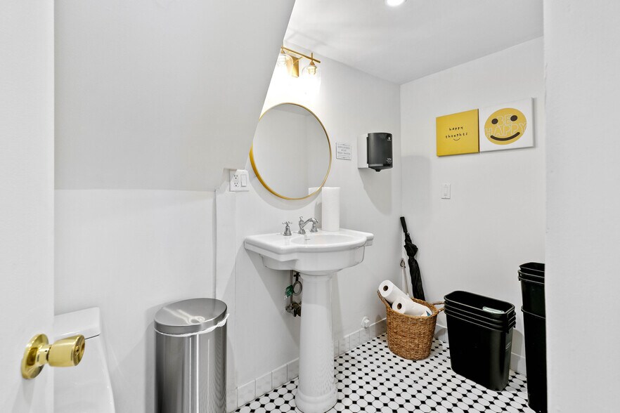 More Photos Of 210 S Kenwood St, Glendale Loft Creative Space For Lease