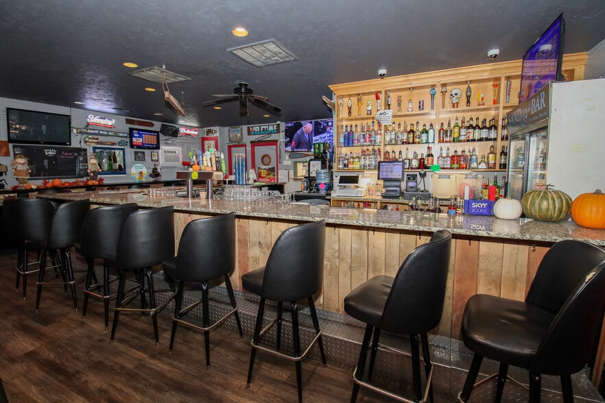 More Photos Of 54 McKinley St, Huron Bar For Sale