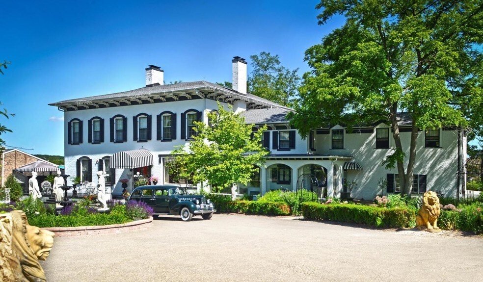 Primary Photo Of 304 S Wells St, Lake Geneva Hotel For Sale