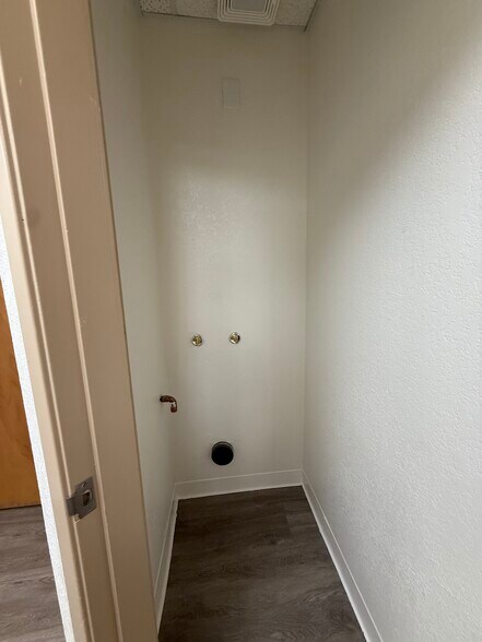 More Photos Of 2401 W Green Oaks Blvd, Arlington Office For Lease