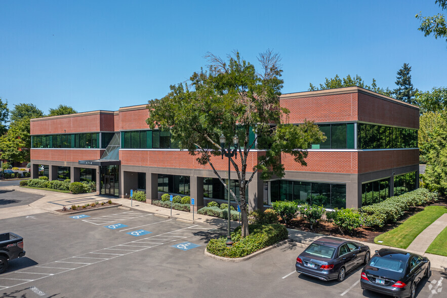 Primary Photo Of 4710 Village Plaza Loop, Eugene Office For Lease