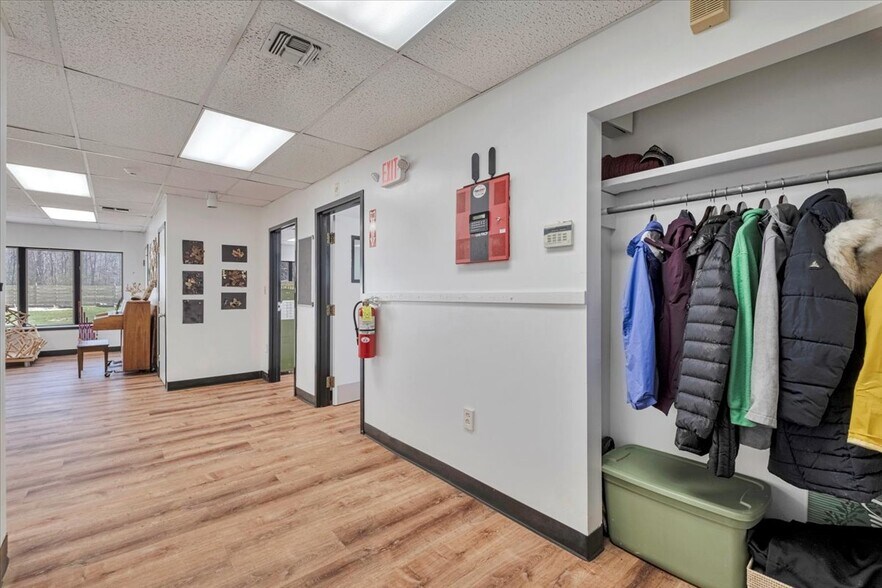 More Photos Of 4 Glenna Dr, Carmel Specialty For Sale