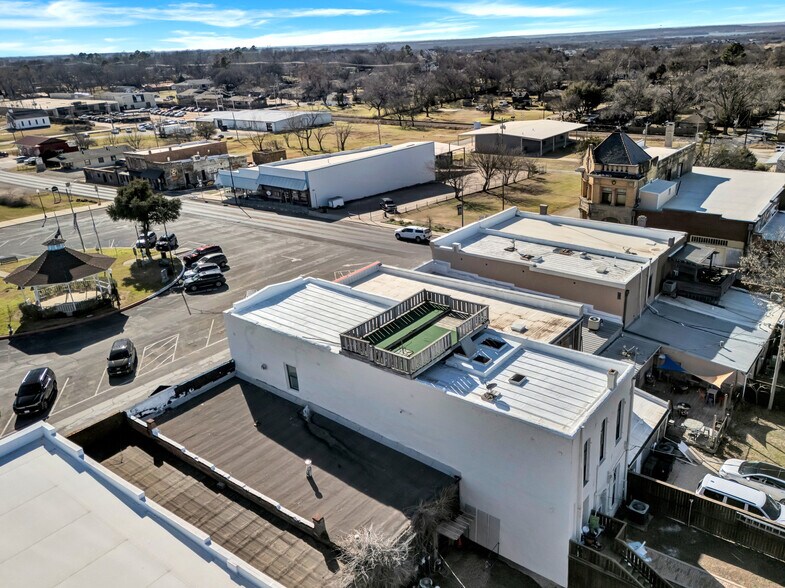 More Photos Of 106 W Main St, Pilot Point Storefront For Sale