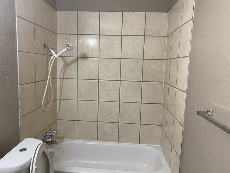 More Photos Of 1121 Jameson St, Weatherford Apartments For Sale