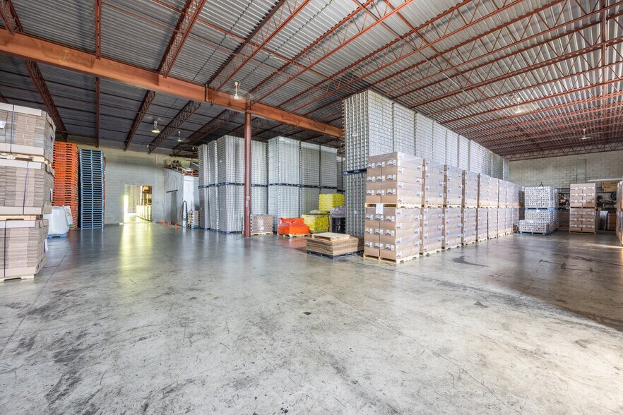 More Photos Of 324 County Road 34, Kingsville Manufacturing For Sale