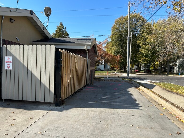 More Photos Of 1636 W 4th St, Waterloo Convenience Store For Sale