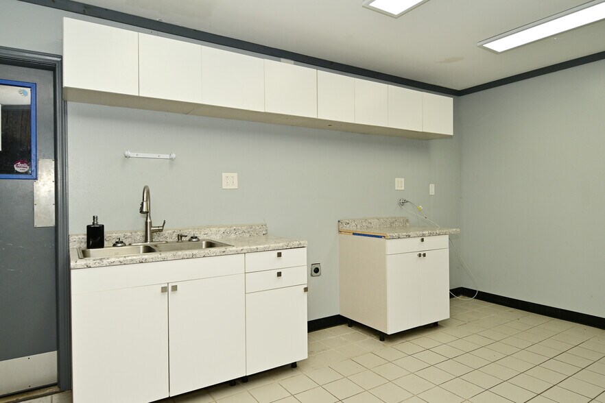More Photos Of 4978 W Smith Valley Rd, Greenwood Service For Sale