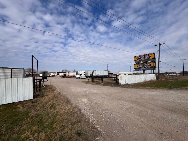 More Photos Of 9701 E Highway 67, Alvarado Service For Sale