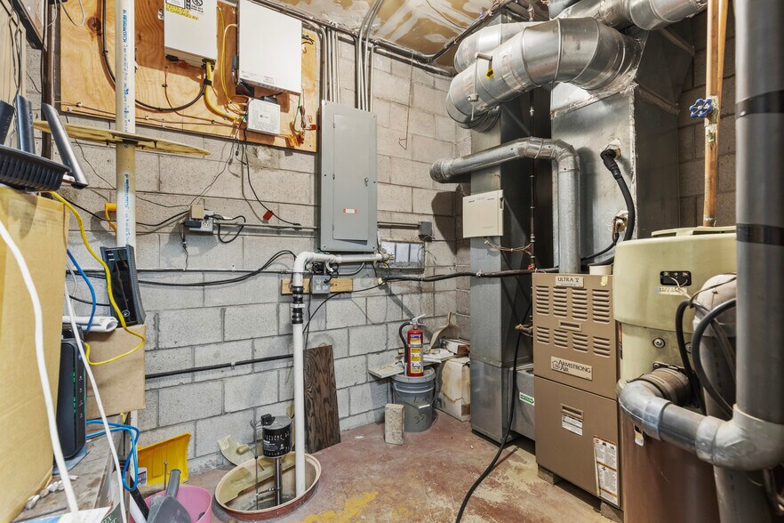 More Photos Of 2713 S Chicago Ave, South Milwaukee Office For Sale