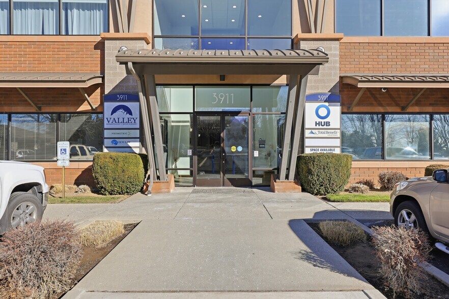 More Photos Of 3911 Castlevale Rd, Yakima Office For Lease