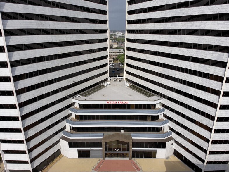 More Photos Of 555 N Carancahua St, Corpus Christi Office For Lease