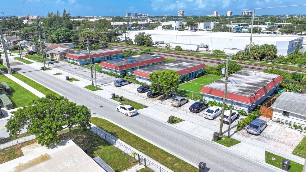 More Photos Of 3307 Windsor Ave, West Palm Beach Multifamily For Sale