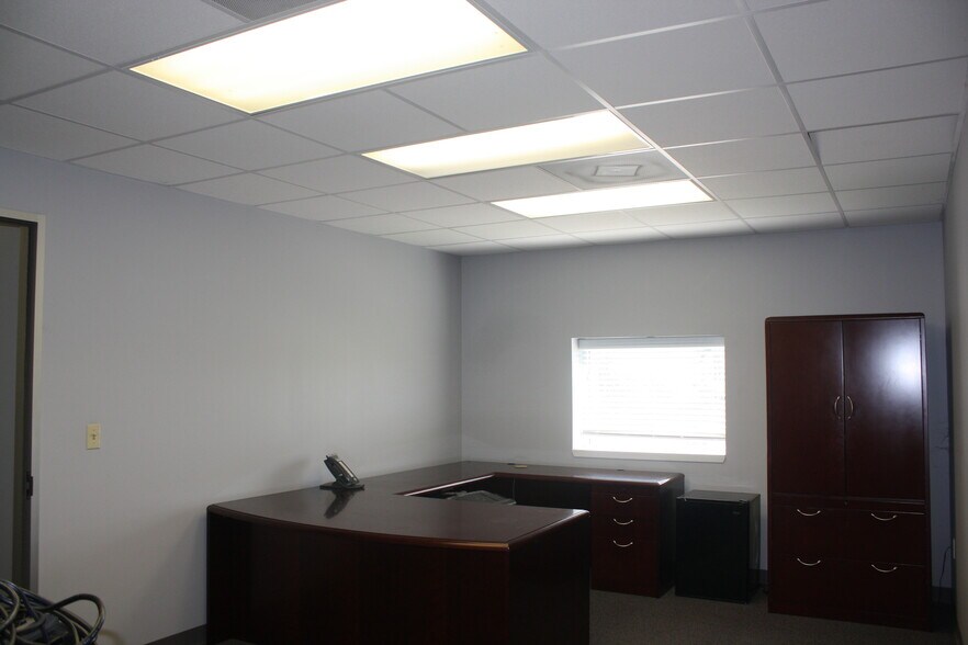 More Photos Of 19111 Fm 362 Rd, Waller Manufacturing For Sale