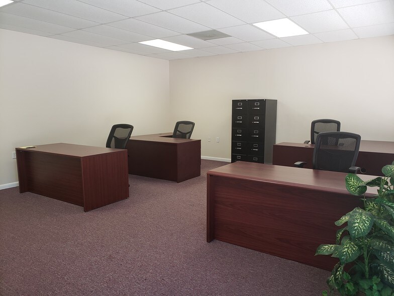 More Photos Of 3390 N Courtenay Pky, Merritt Island Warehouse For Lease