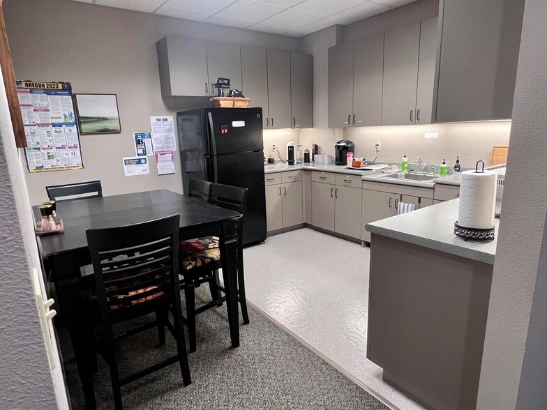 More Photos Of 855 SW Yates Dr, Bend Medical For Lease