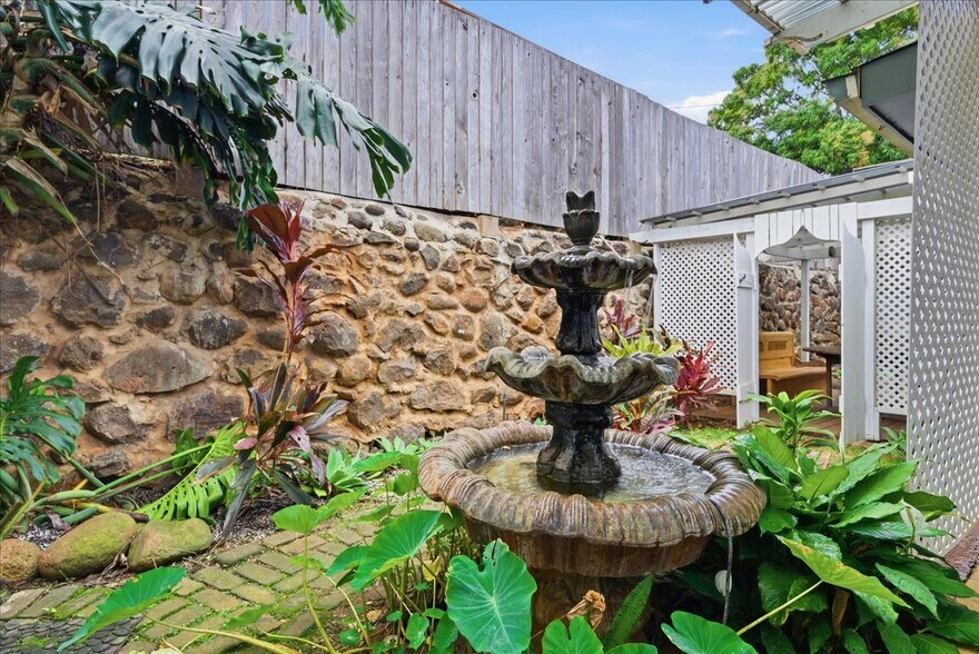 More Photos Of 145 N Market St, Wailuku Storefront Retail Residential For Sale