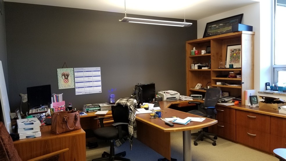 More Photos Of 6027 W Vliet St, Milwaukee Storefront Retail Office For Sale