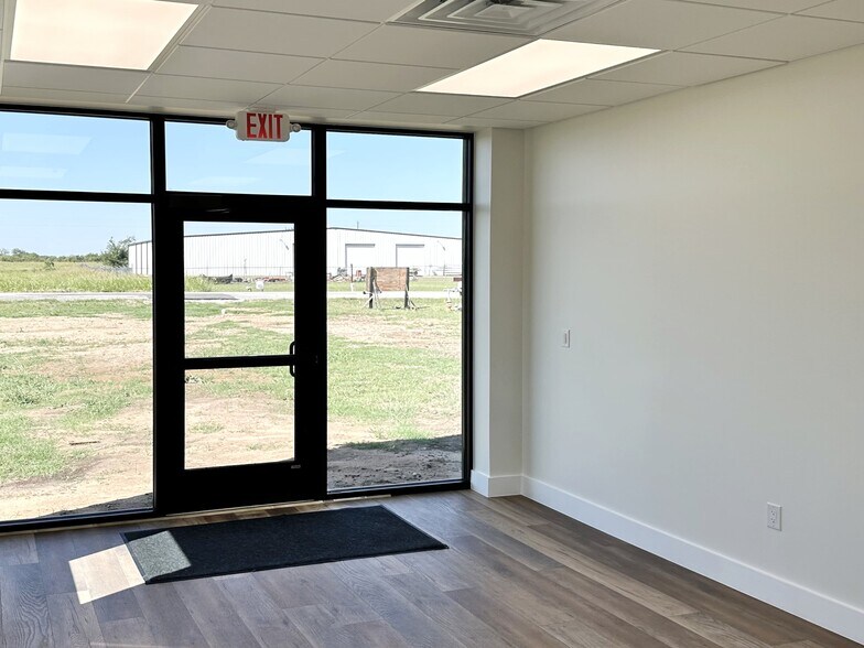 More Photos Of 1704 Westair, Gainesville Warehouse For Lease