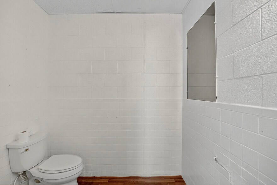 More Photos Of 2201 E 8th St, Odessa Office For Sale