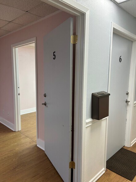 More Photos Of 1420 N Austin St, Seguin Office For Lease