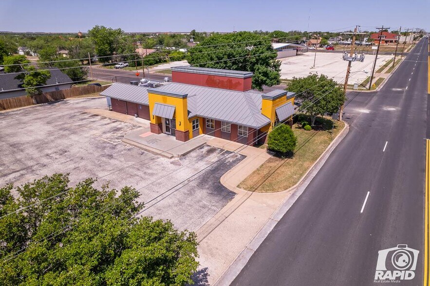 Primary Photo Of 1425 N Chadbourne St, San Angelo Restaurant For Sale