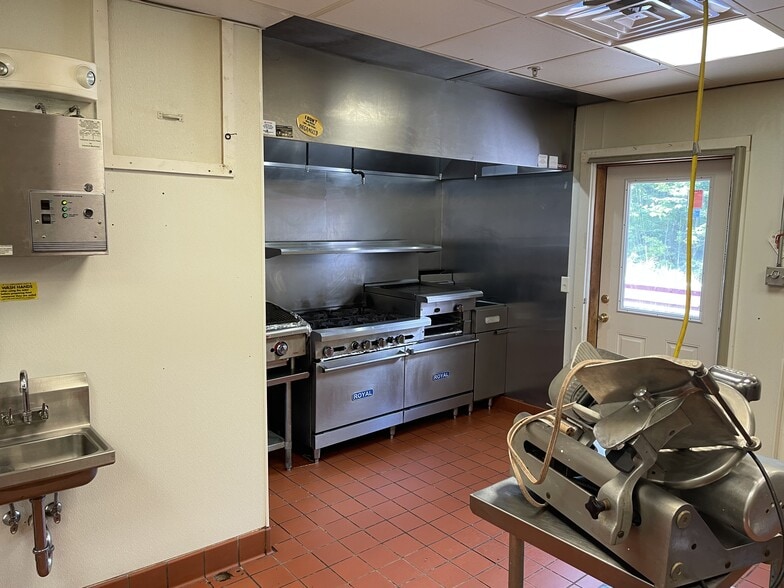 More Photos Of 6014 Main St, Tannersville Storefront Retail Office For Lease