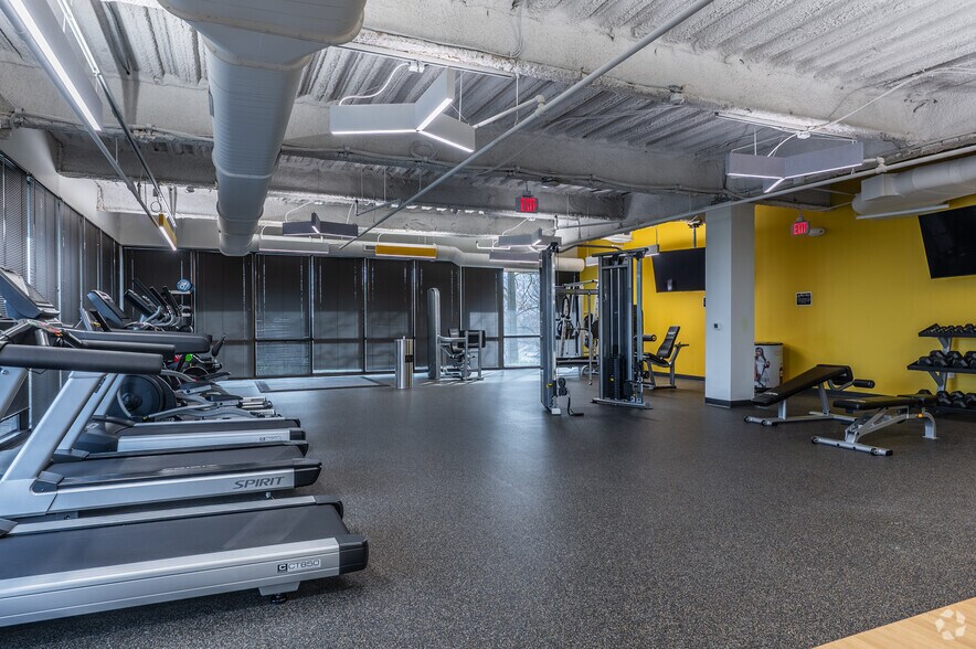 More Photos Of 730 Holiday Dr, Pittsburgh Office For Lease