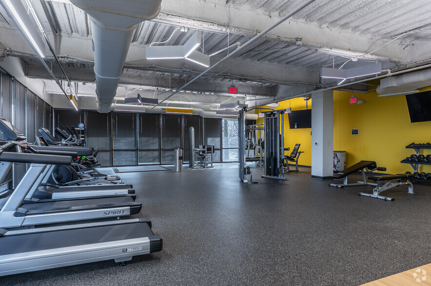 More Photos Of 730 Holiday Dr, Pittsburgh Office For Lease