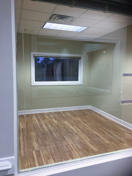 More Photos Of 6317 Oleander Dr, Wilmington Office Residential For Lease