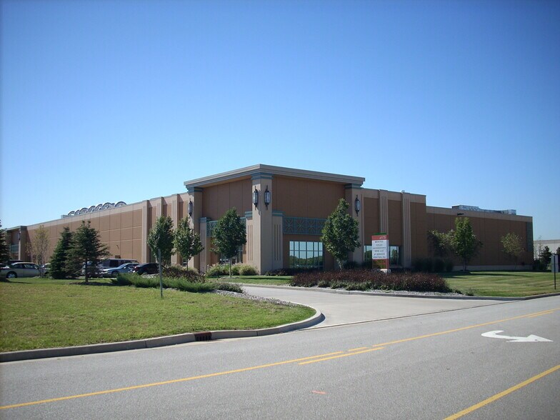 More Photos Of 6575 Daniel Burnham Dr, Portage Warehouse For Lease