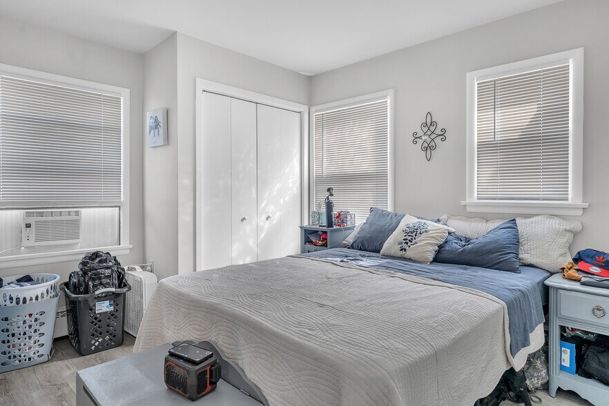 More Photos Of 182 W North St, Crown Point Apartments For Sale