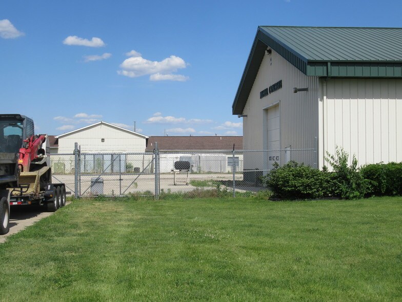 More Photos Of 3105 Great Northern, Springfield Warehouse For Sale