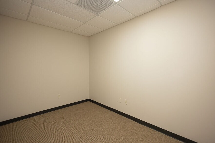 More Photos Of 20550 Townsen Blvd, Humble Loft Creative Space For Sale