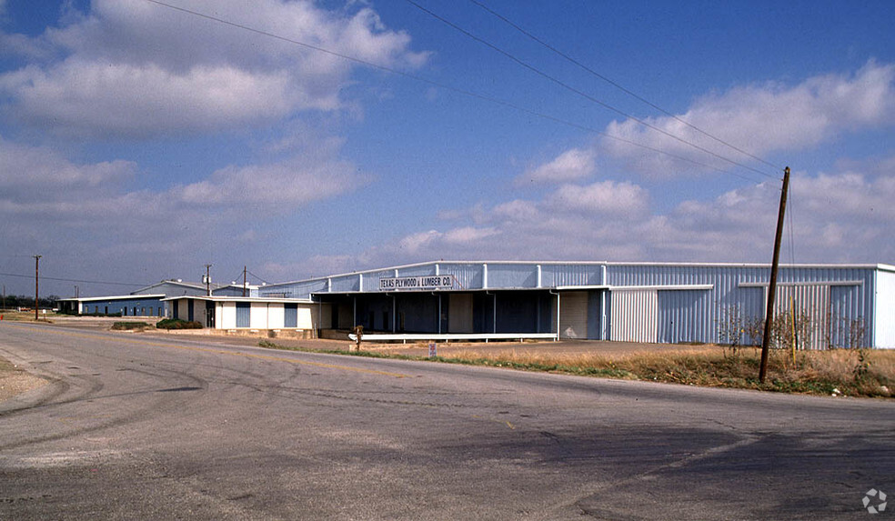 Primary Photo Of 242 S Bagdad Rd, Grand Prairie Warehouse For Lease