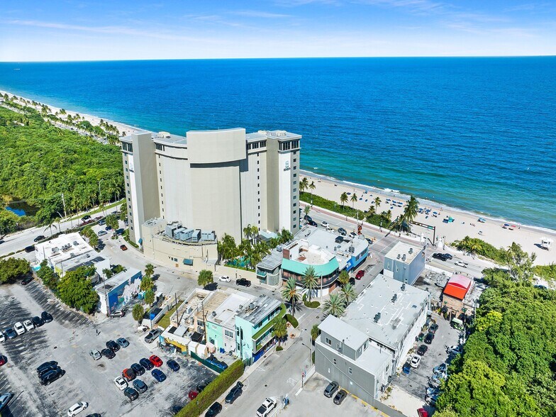 More Photos Of 900 Sunrise Ln, Fort Lauderdale Bar For Lease