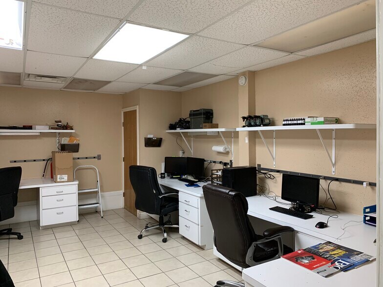 More Photos Of 6741 Satsuma Dr, Houston Warehouse For Sale