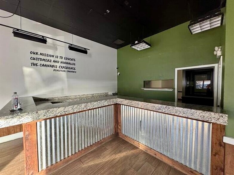 More Photos Of 1705 E Del Mar, Laredo Freestanding For Lease