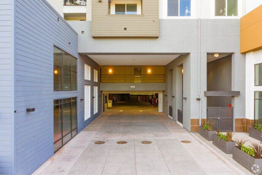 More Photos Of 808 W San Carlos St, San Jose Apartments For Lease
