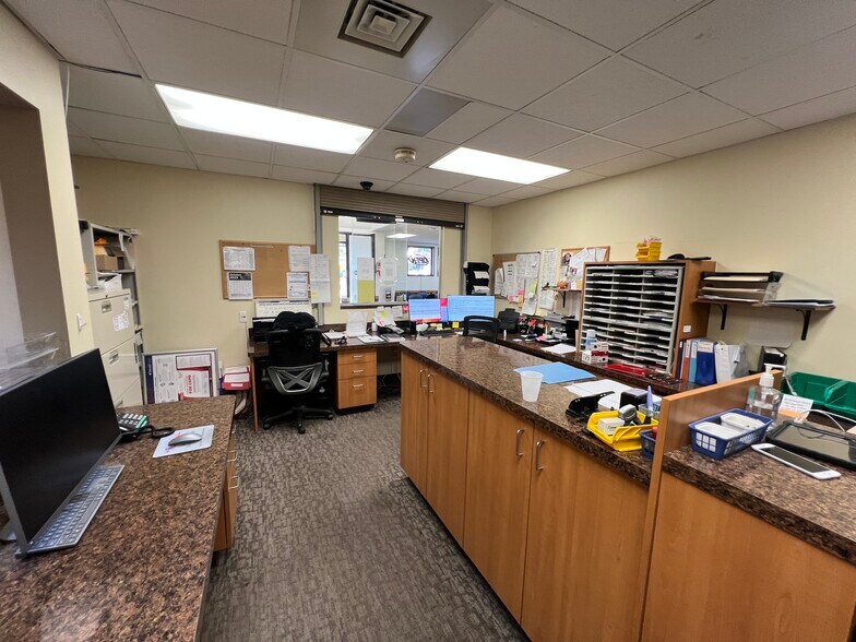 More Photos Of 872 Ohio Pike, Cincinnati Medical For Sale