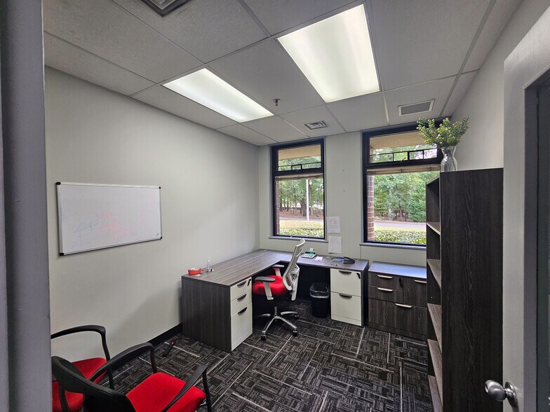 More Photos Of 144 Industrial Dr, Birmingham Flex For Lease