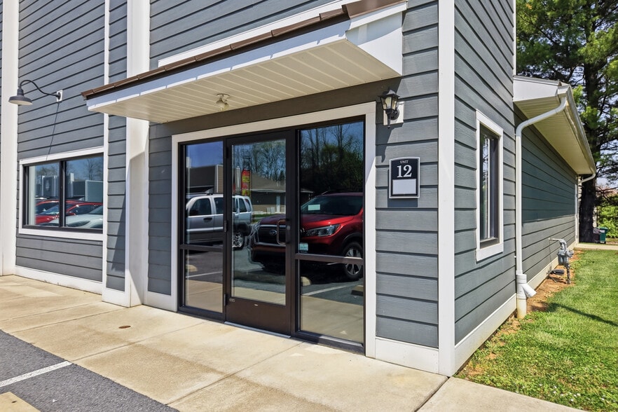 More Photos Of 8520 Allentown Pike, Blandon Unknown For Lease