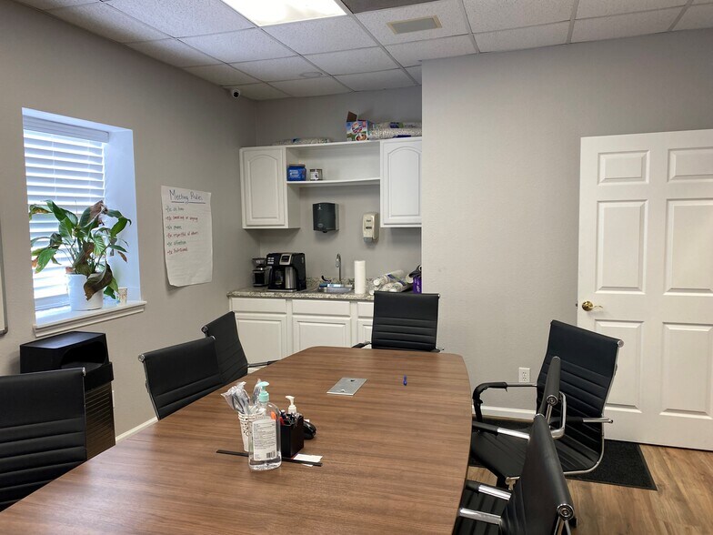 More Photos Of 404 Newport Blvd, League City Office For Lease