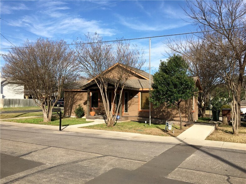 More Photos Of 302 E Milam St, Round Rock Office For Lease