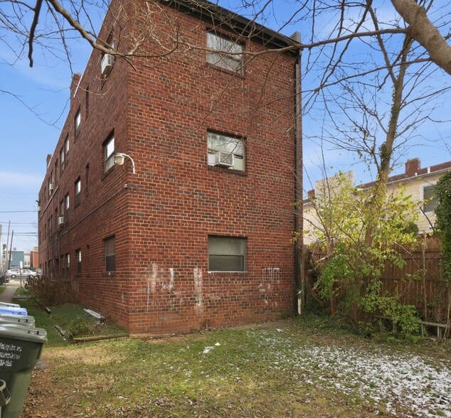 More Photos Of 1836-1844 Central Pl NE, Washington Apartments For Sale