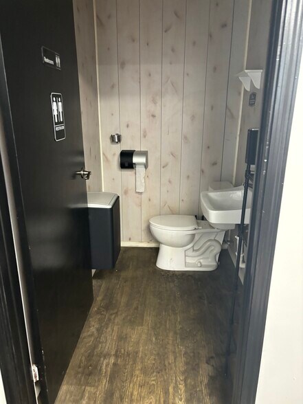 More Photos Of 27300 Ecorse Rd, Taylor Warehouse For Lease